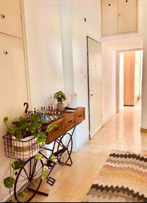 כפר בלב העיר ביותר בתל אביב Apartment